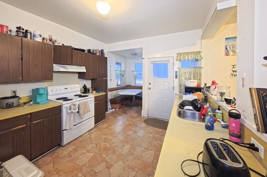 5570 Balaclava Street Vancouver, BC - 5