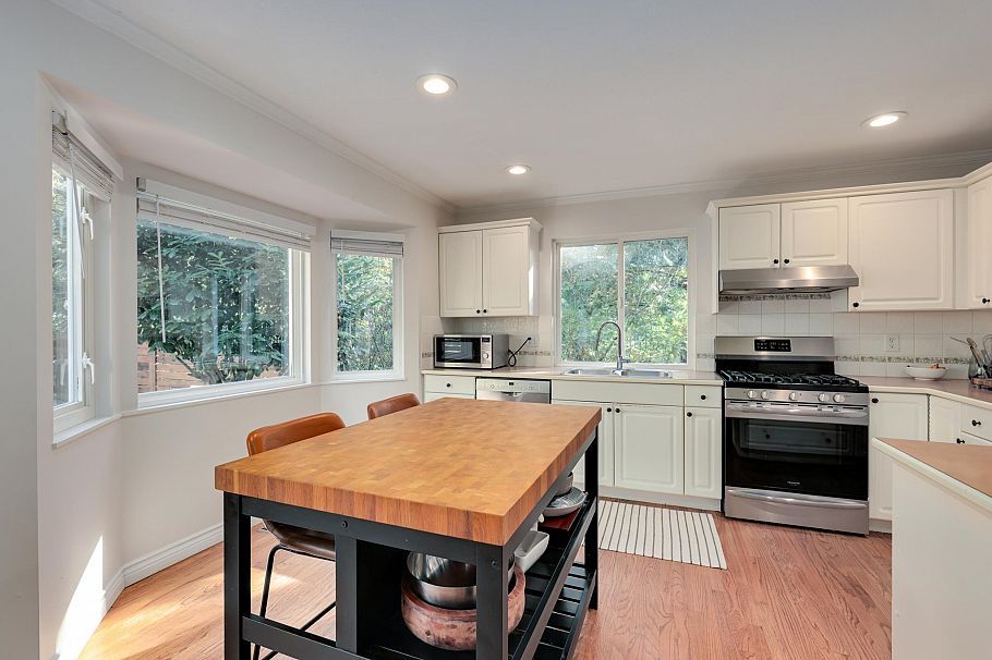 1400 Riverside Drive North Vancouver, BC - 9