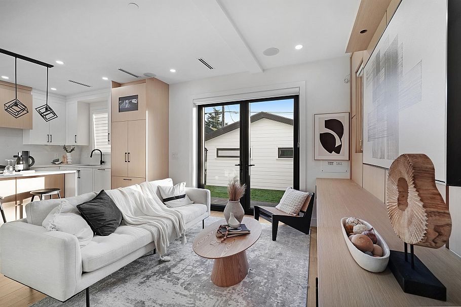 2 3310 Venables Street Vancouver, BC - 3