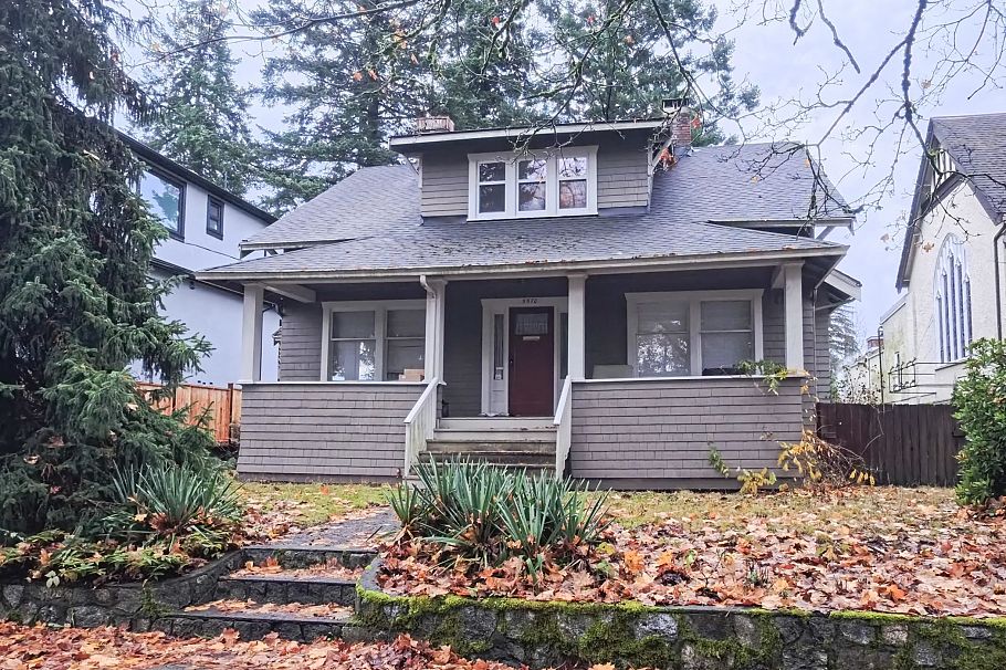 5570 Balaclava Street Vancouver, BC - 1