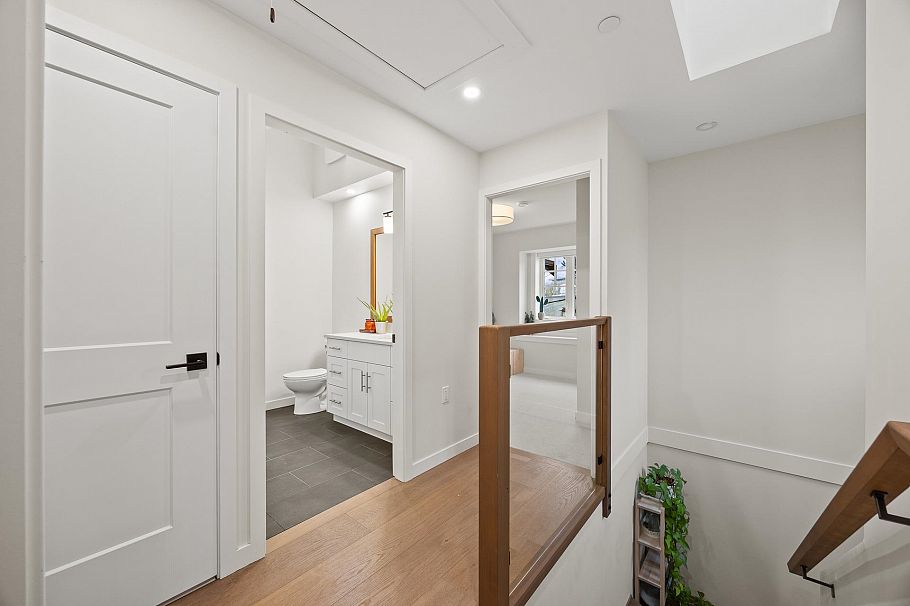 908 E 17th Avenue Vancouver, BC - 20