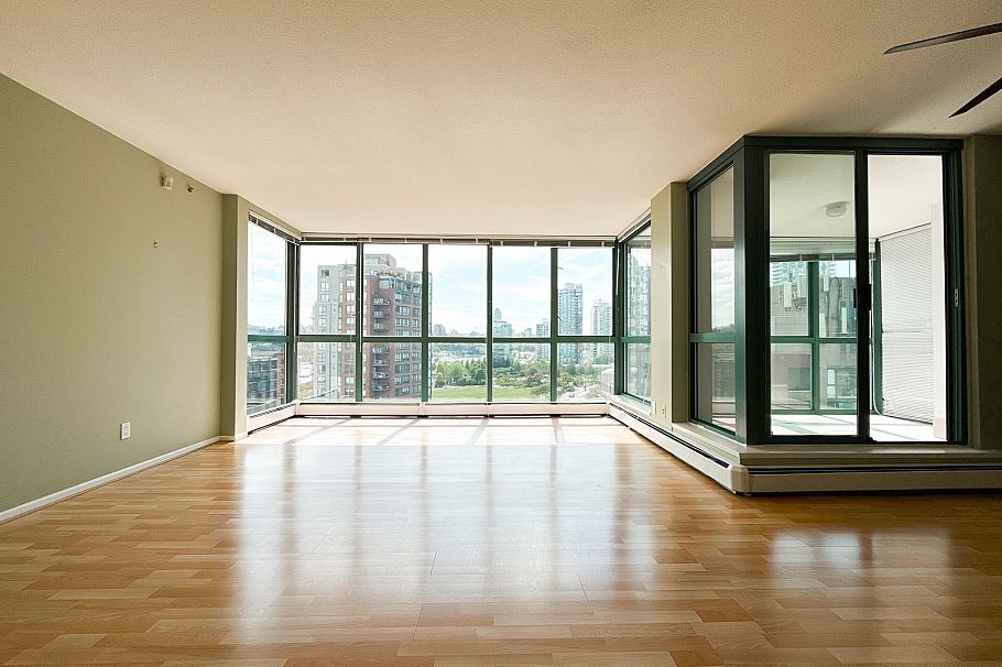 1103 212 Davie Street Vancouver, BC - 2