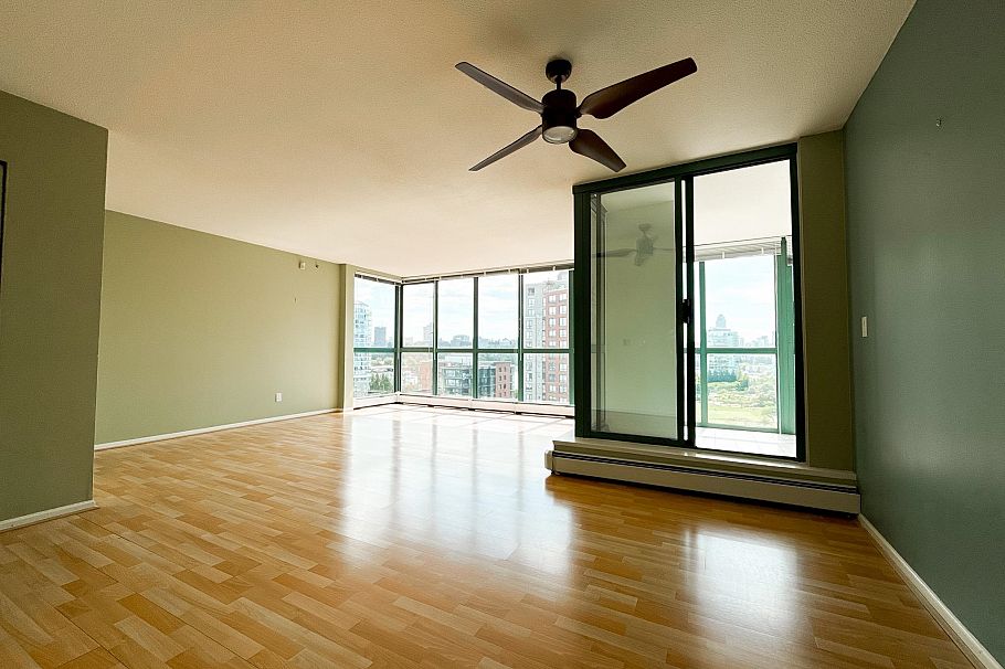 1103 212 Davie Street Vancouver, BC - 3