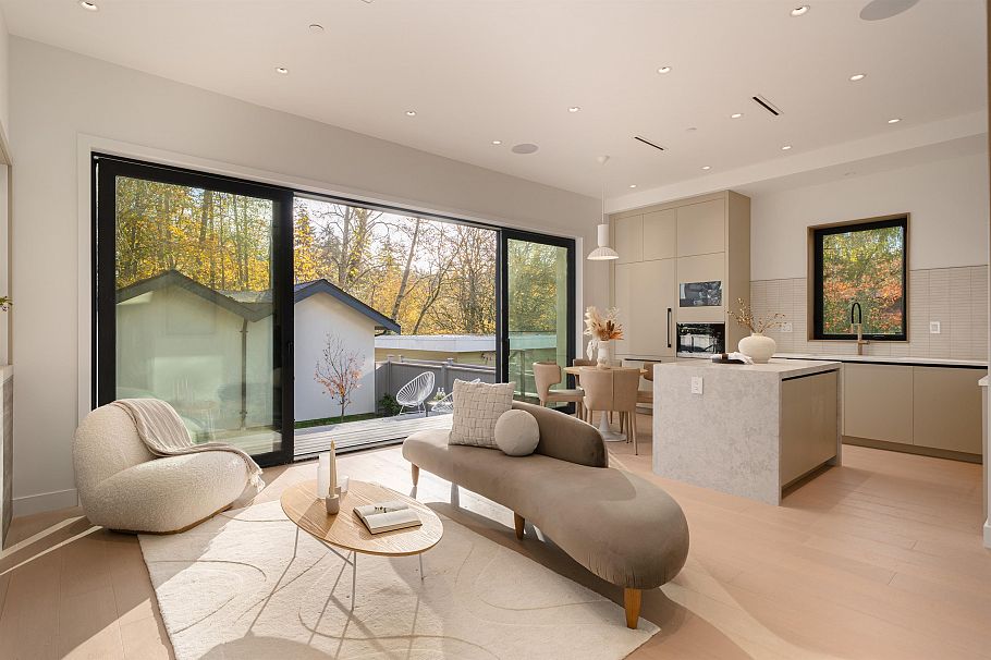 2 4018 W 21st Avenue Vancouver, BC - 5