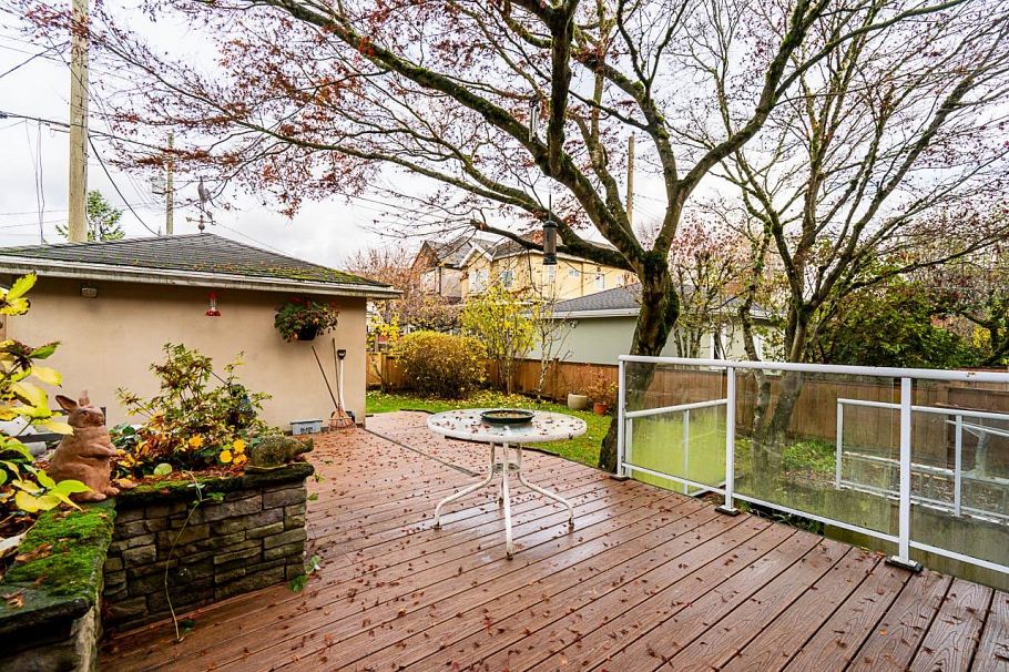 2443 W 47th Avenue Vancouver, BC - 25