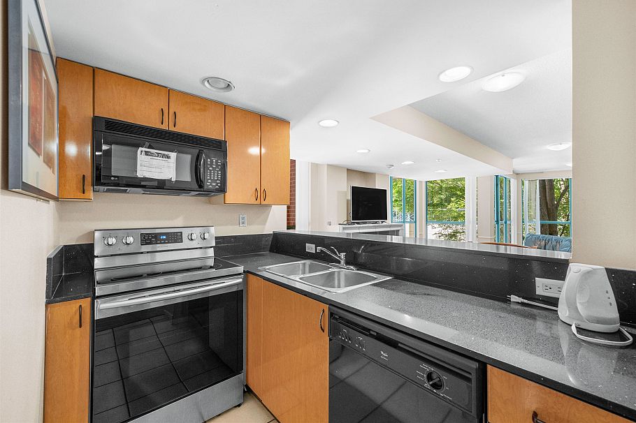 304 939 Homer Street Vancouver, BC - 10