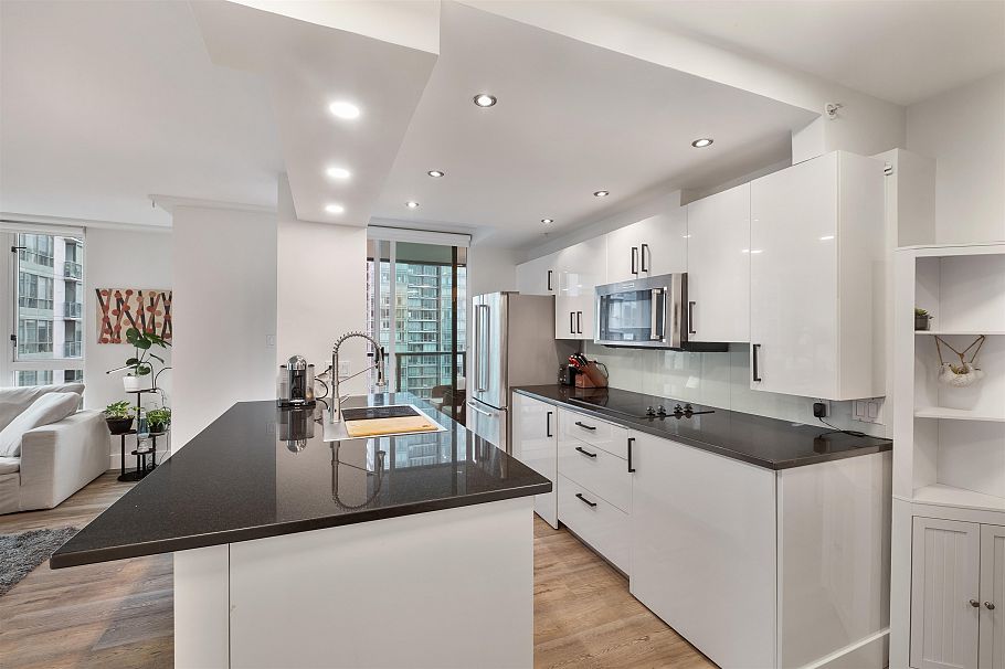 2206 1238 Melville Avenue Vancouver, BC - 5