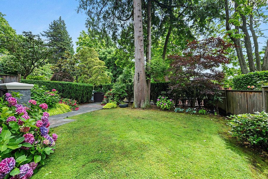 2967 W 43rd Avenue Vancouver, BC - 2