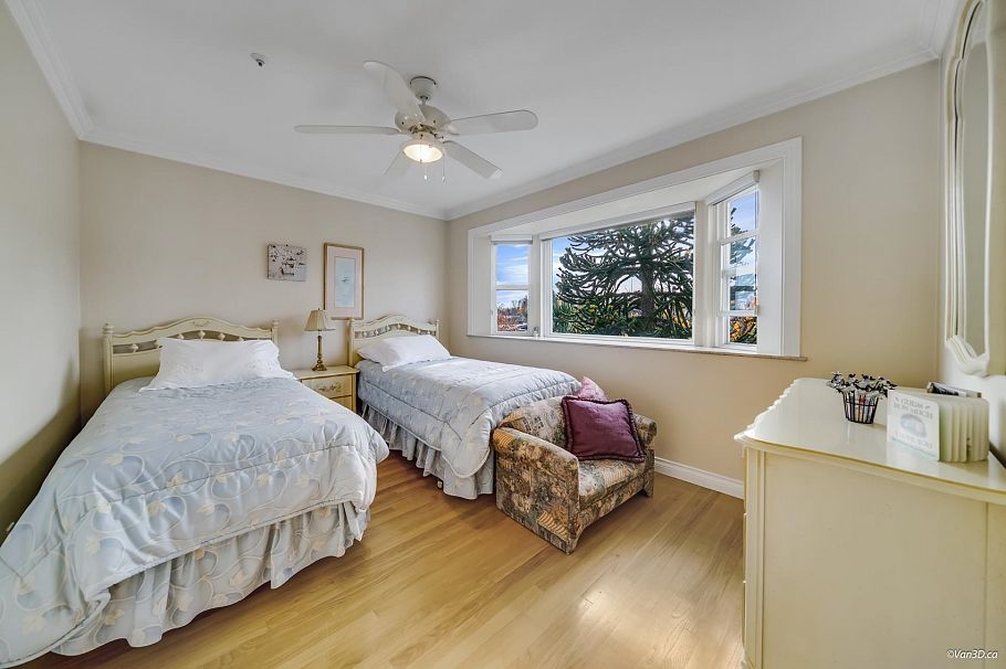 1627 E 34th Avenue Vancouver, BC - 17