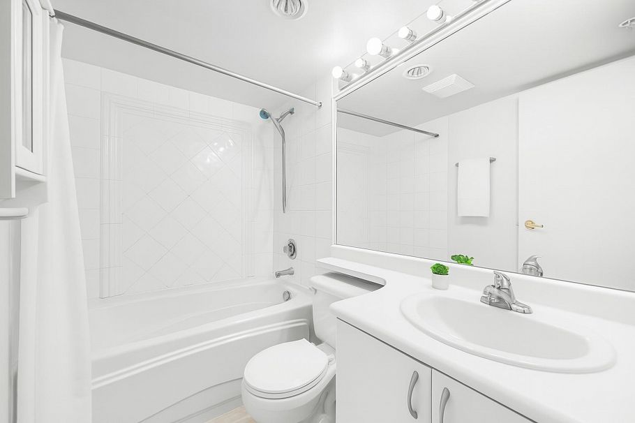 304 939 Homer Street Vancouver, BC - 4