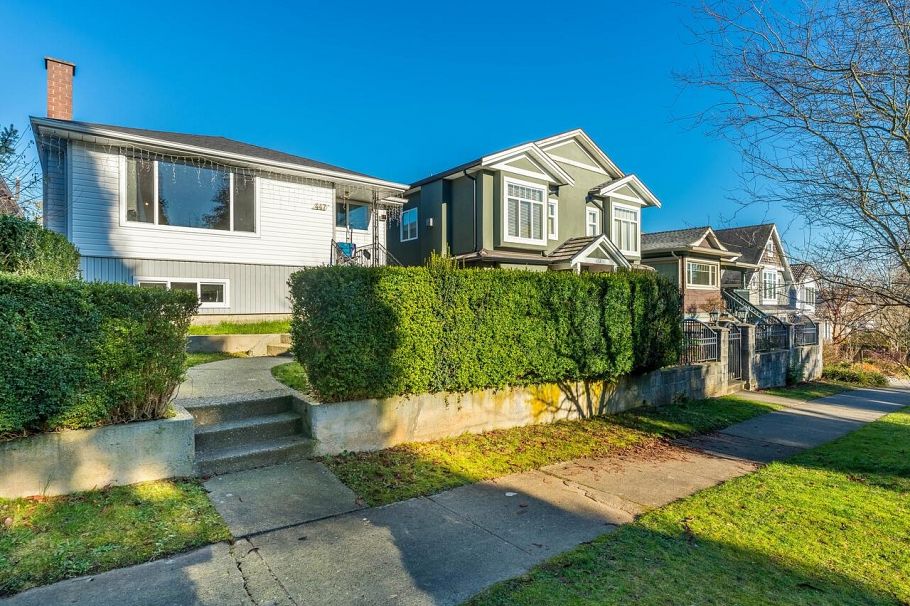 447 E 30th Avenue Vancouver, BC - 2