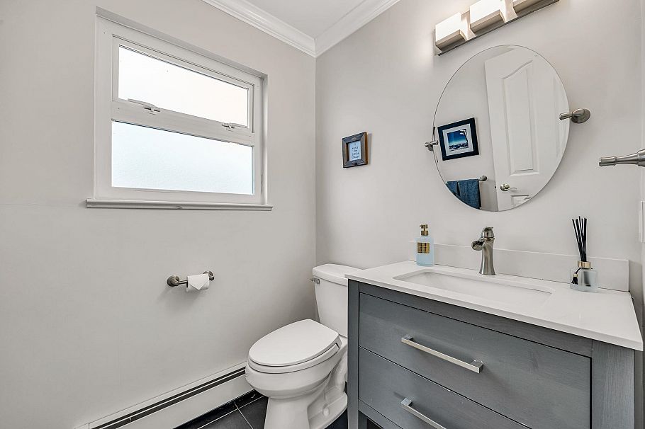 3191 E 8th Avenue Vancouver, BC - 24