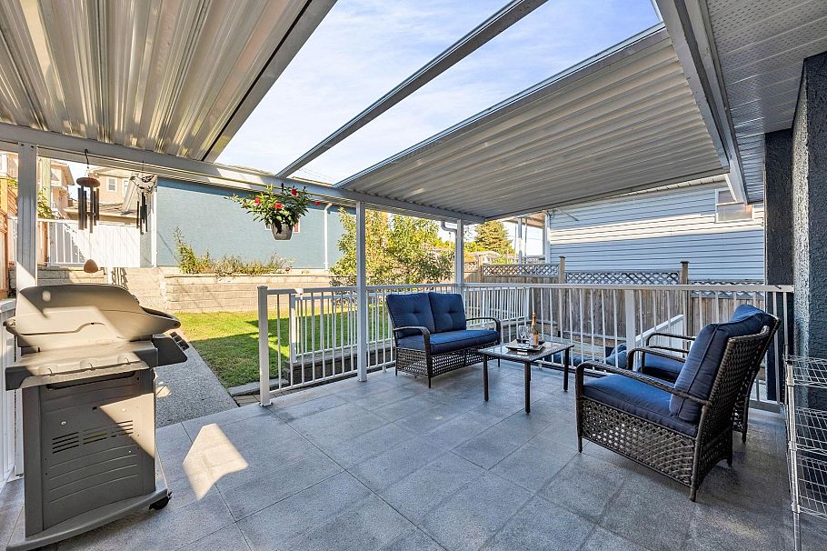 3191 E 8th Avenue Vancouver, BC - 32