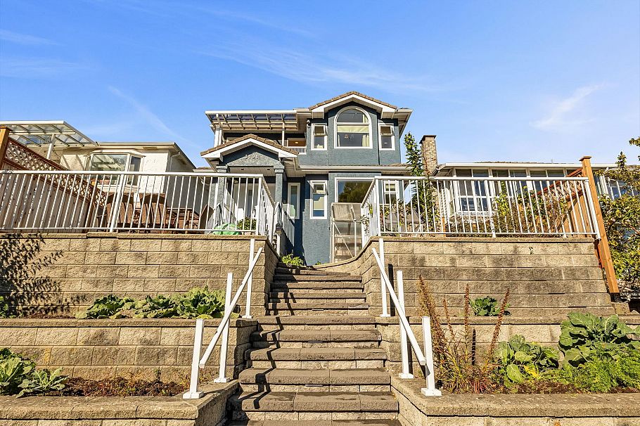 3191 E 8th Avenue Vancouver, BC - 39