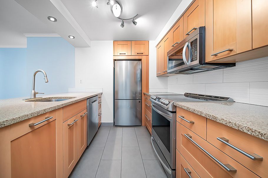 602 1270 Robson Street Vancouver, BC - 4