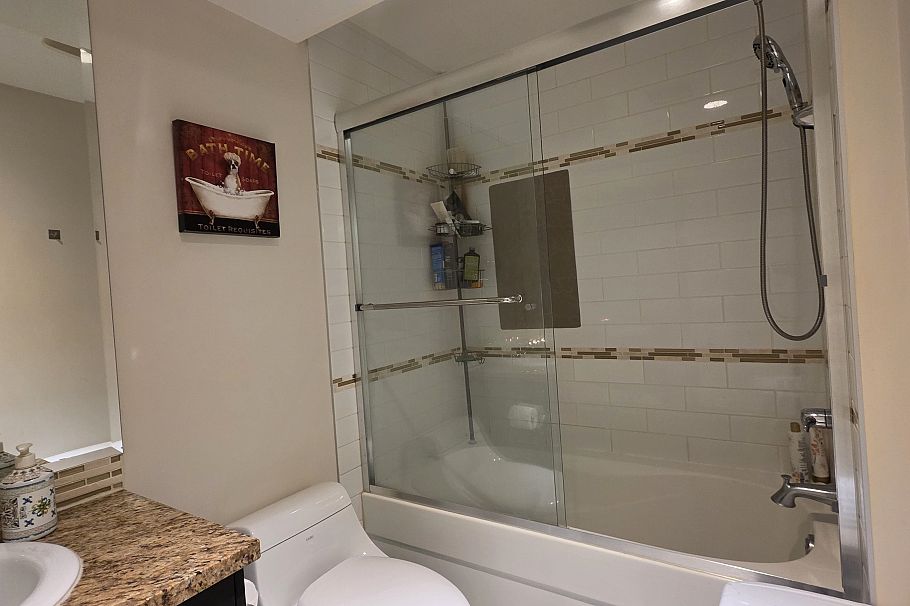 665 W 15th Street North Vancouver, BC - 12