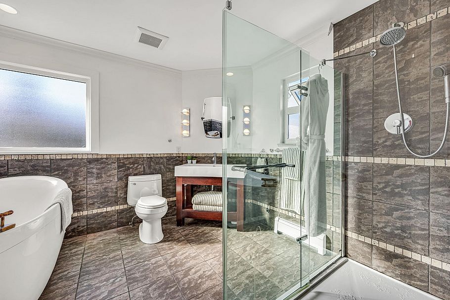 3191 E 8th Avenue Vancouver, BC - 8