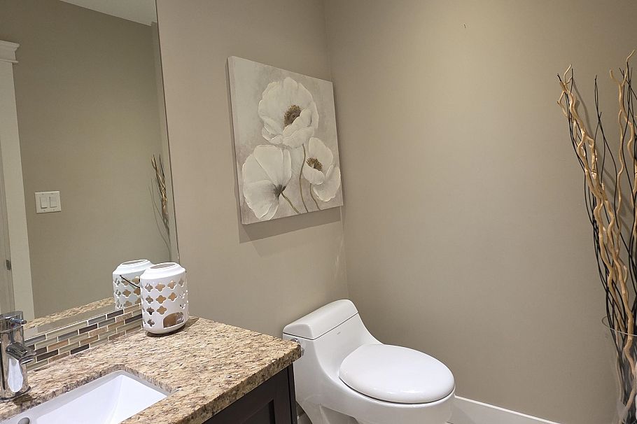 665 W 15th Street North Vancouver, BC - 11