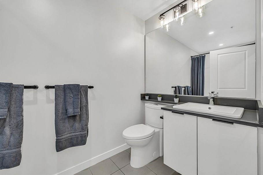 404 2632 Library Lane North Vancouver, BC - 13