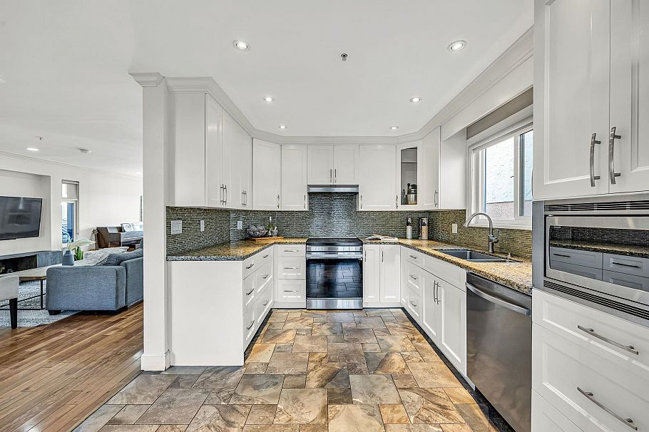 3191 E 8th Avenue Vancouver, BC - 31