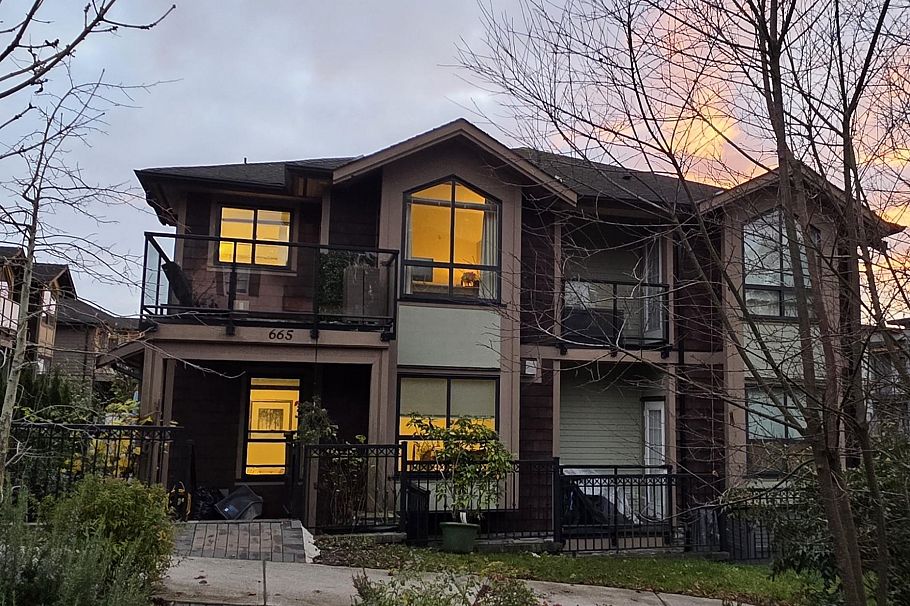 665 W 15th Street North Vancouver, BC - 2