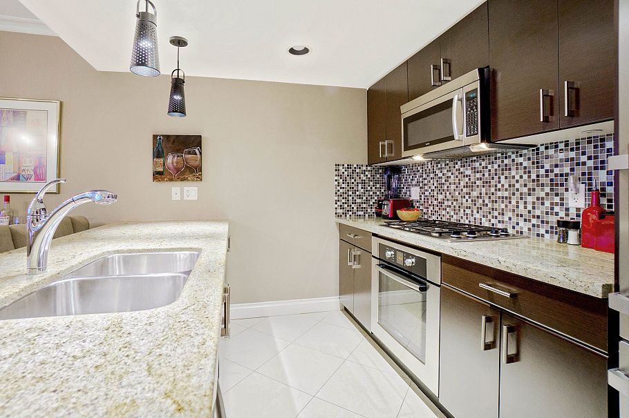 903 133 E Esplanade North Vancouver, BC - 9