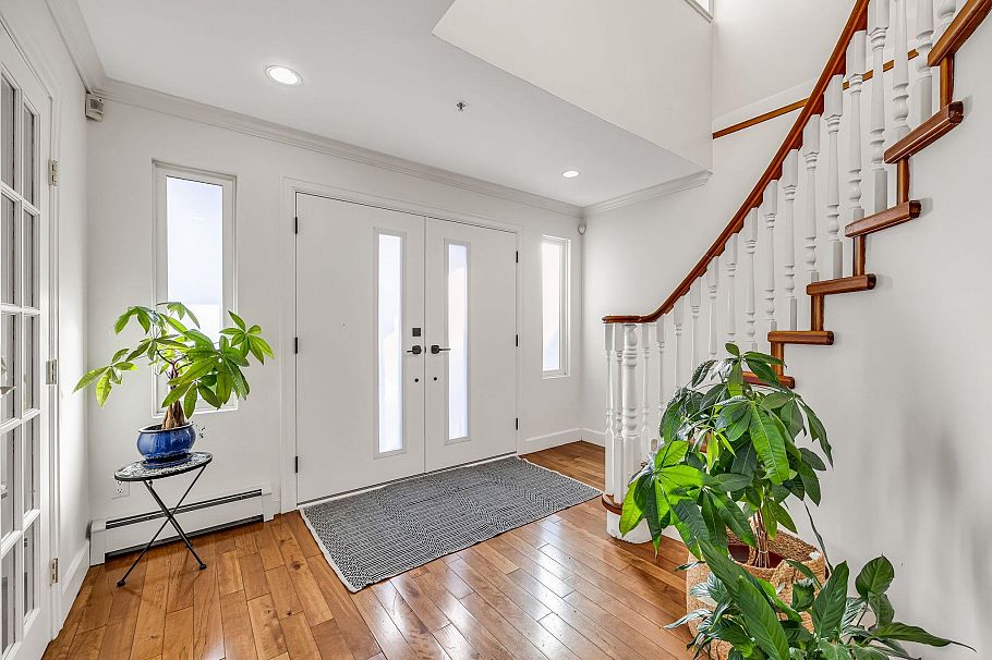 3191 E 8th Avenue Vancouver, BC - 4