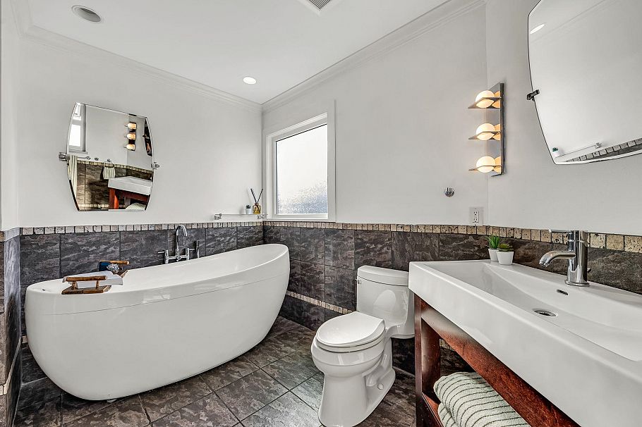 3191 E 8th Avenue Vancouver, BC - 7