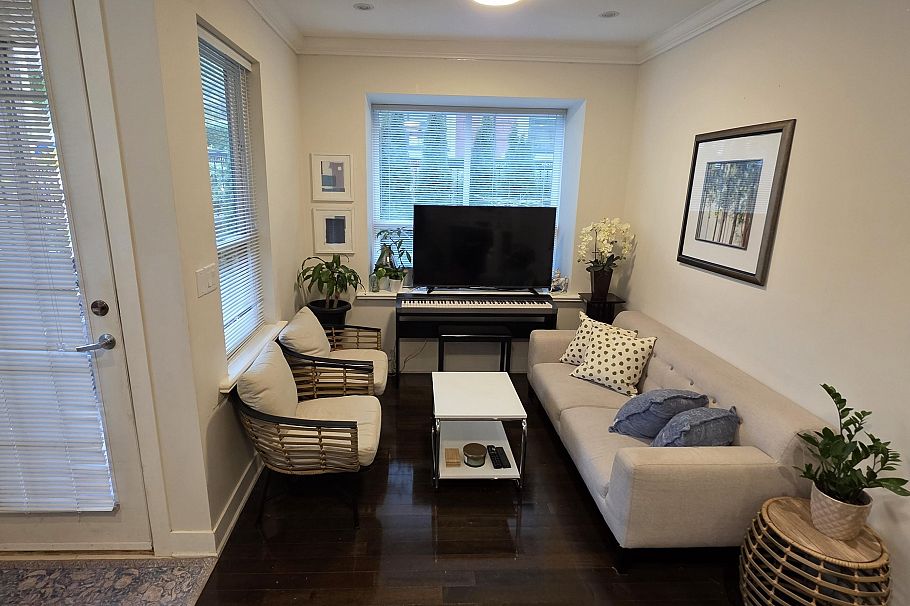 665 W 15th Street North Vancouver, BC - 4