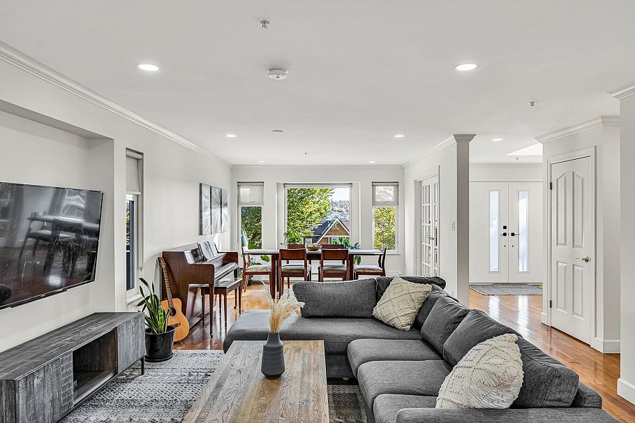 3191 E 8th Avenue Vancouver, BC - 22