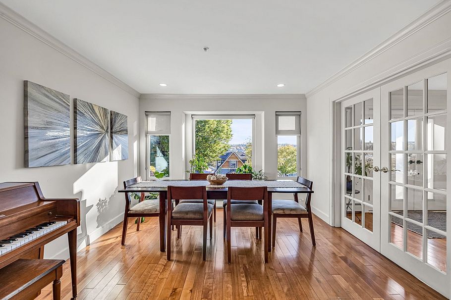 3191 E 8th Avenue Vancouver, BC - 1