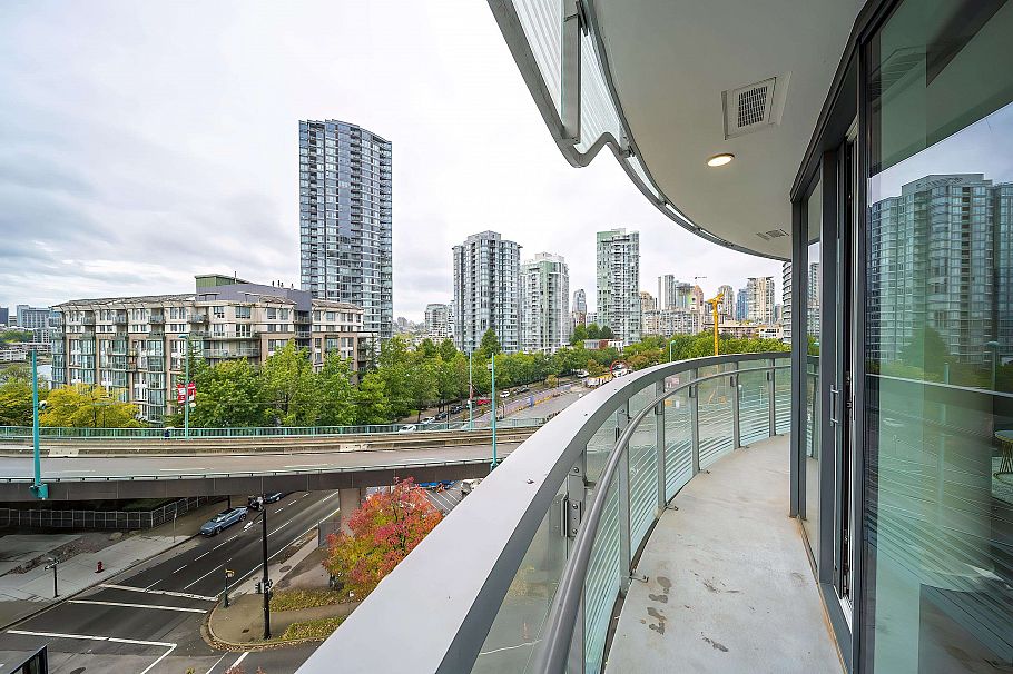 785 87 Nelson Street Vancouver, BC - 32