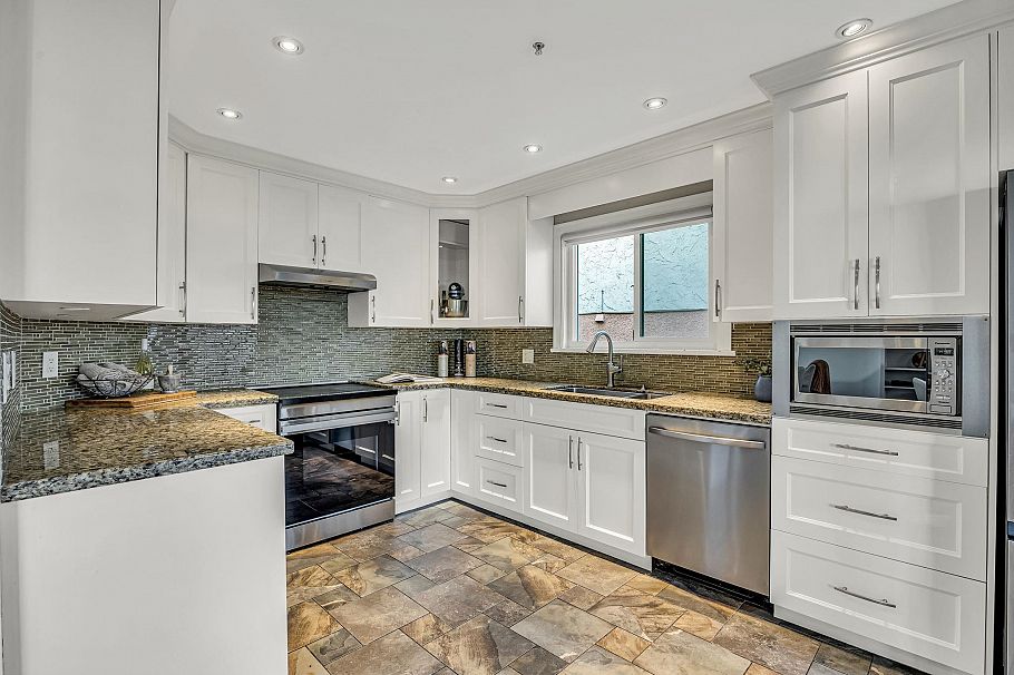 3191 E 8th Avenue Vancouver, BC - 28