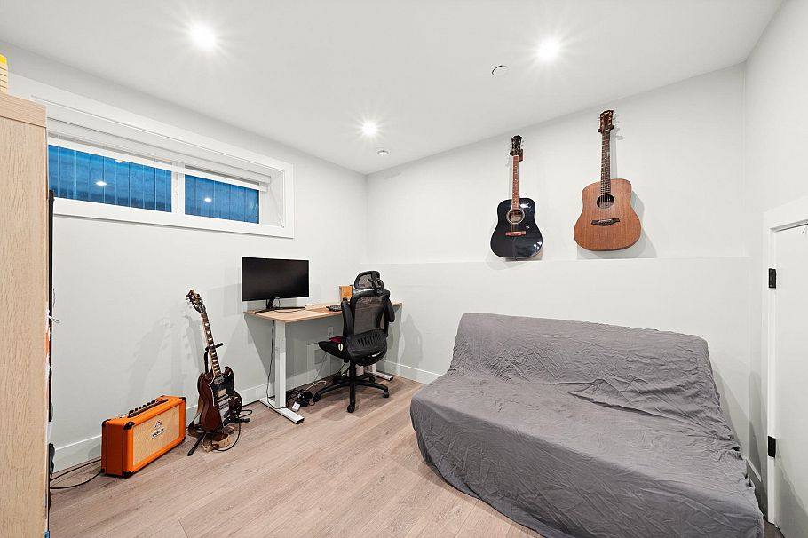 2815 W 19th Avenue Vancouver, BC - 20