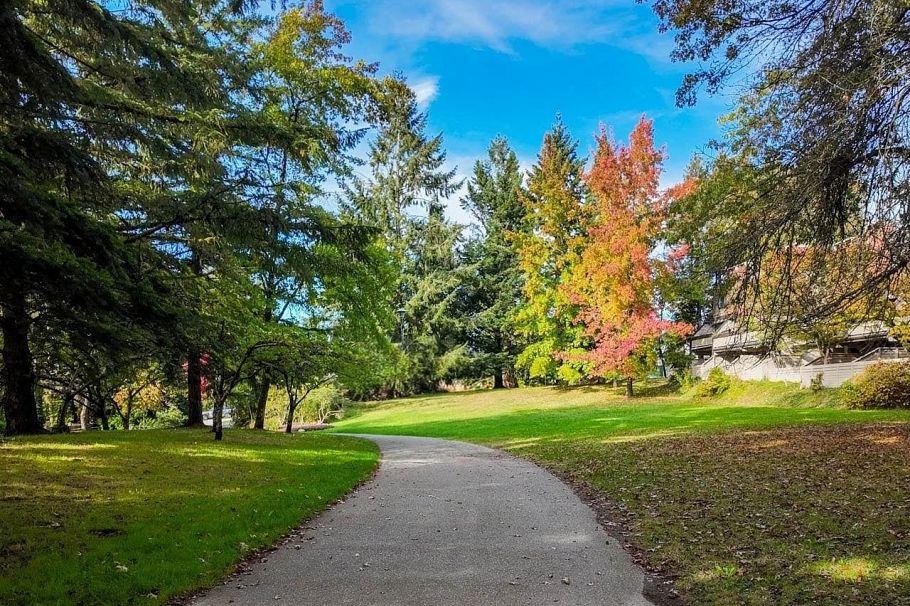 3988 Parkway Drive Vancouver, BC - 39