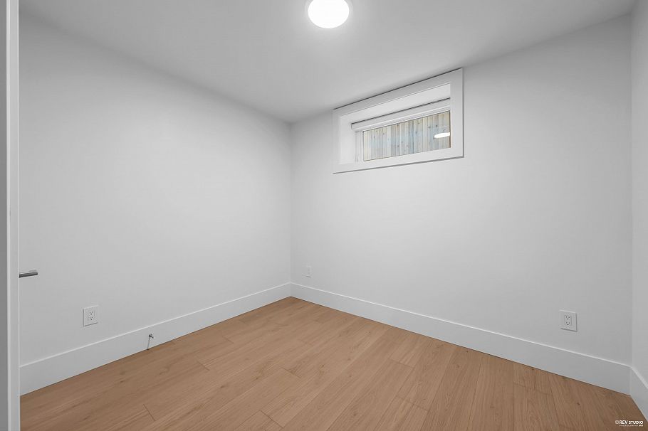 2917 Charles Street Vancouver, BC - 29