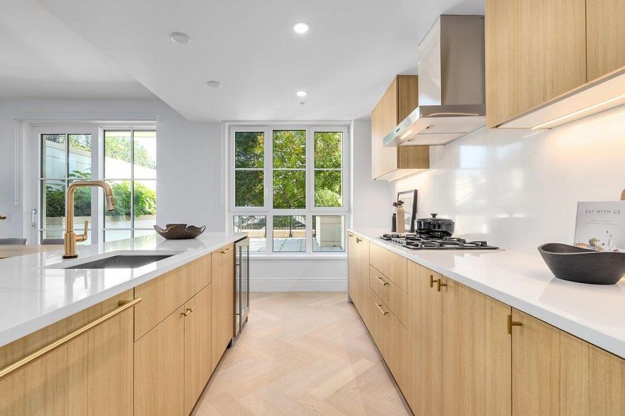 203 2096 W 47th Avenue Vancouver, BC - 5