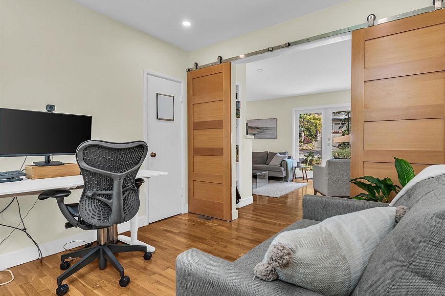 2433 Philip Avenue North Vancouver, BC - 9