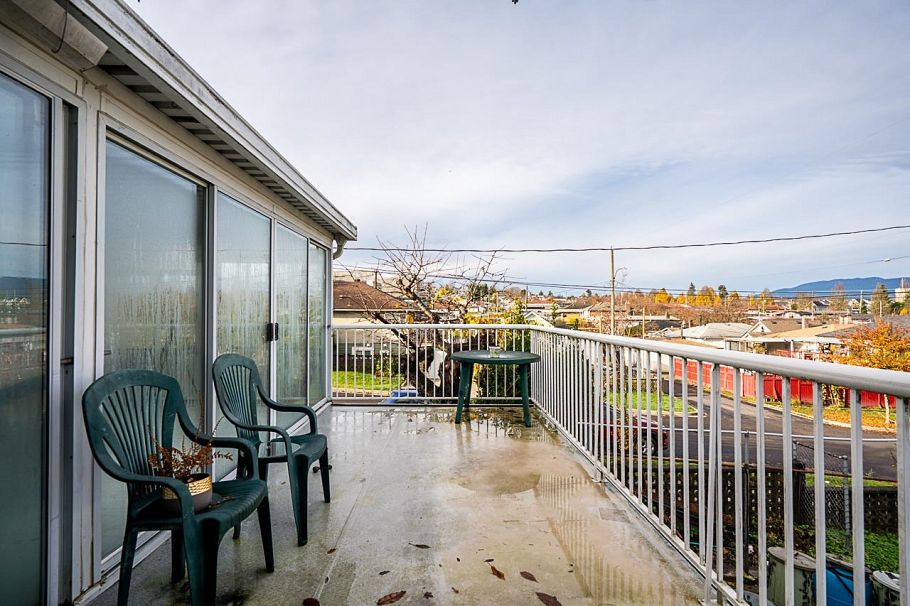 3205 E 3rd Avenue Vancouver, BC - 27