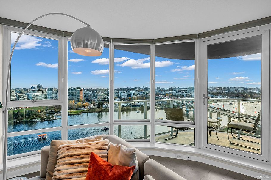 1906 918 Cooperage Way Vancouver, BC - 2