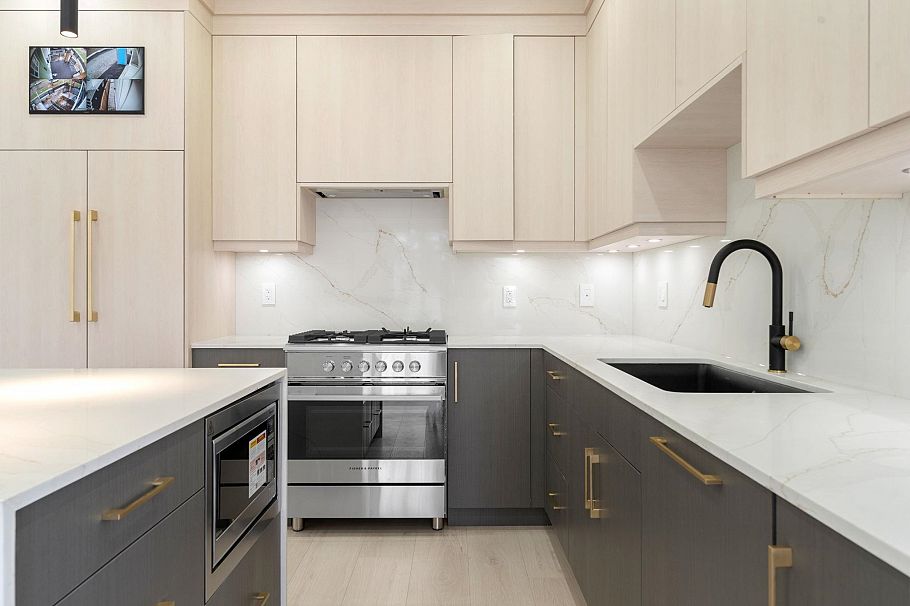 1 3274 E 44th Avenue Vancouver, BC - 12