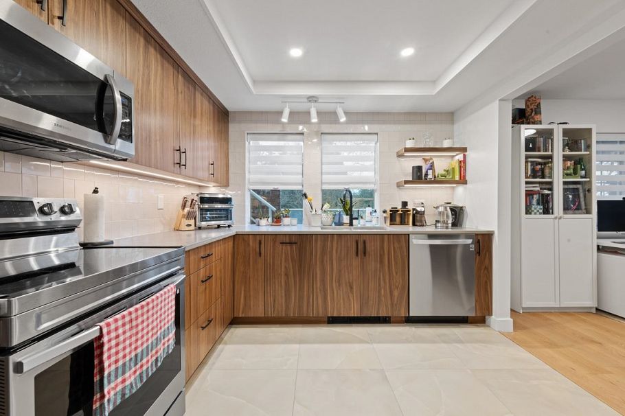 203 3401 Curle Avenue Burnaby, BC - 1