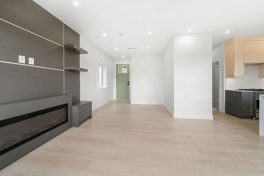 2 3274 E 44th Avenue Vancouver, BC - 10