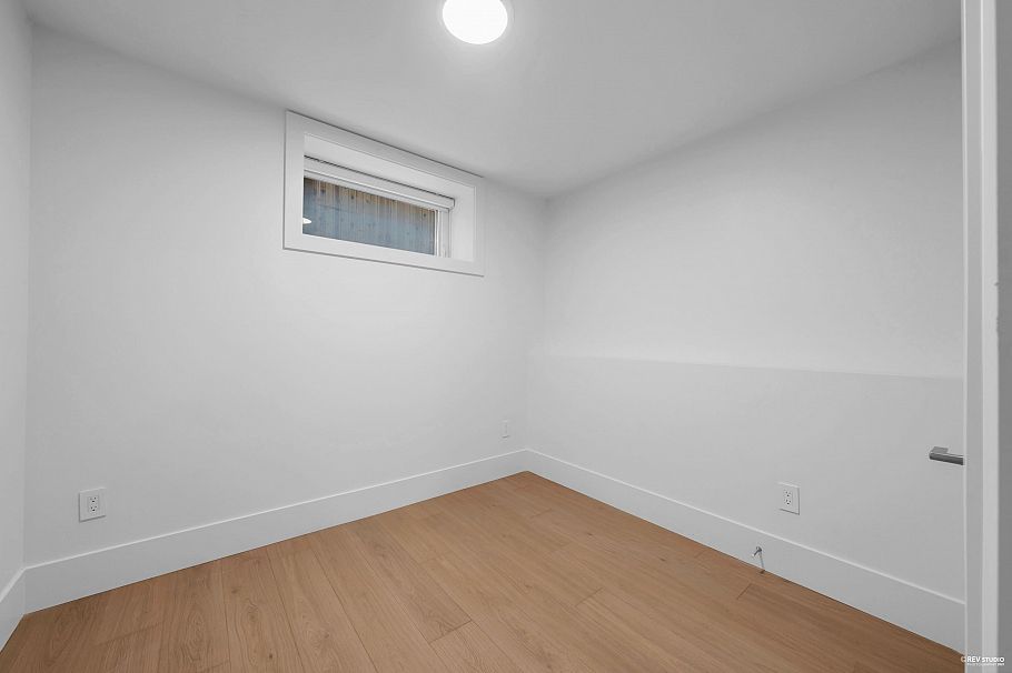 2917 Charles Street Vancouver, BC - 28