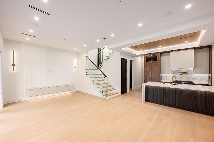 2 3466 Franklin Street Vancouver, BC - 8