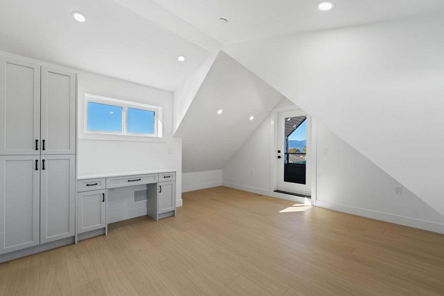 2 2447 E 41st Avenue Vancouver, BC - 23