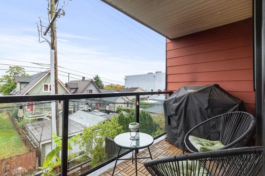 313 2636 E Hastings Street Vancouver, BC - 5