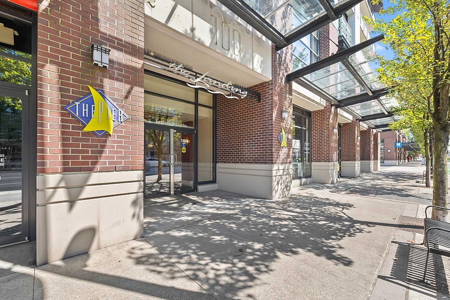 307 100 E Esplanade Avenue North Vancouver, BC - 35