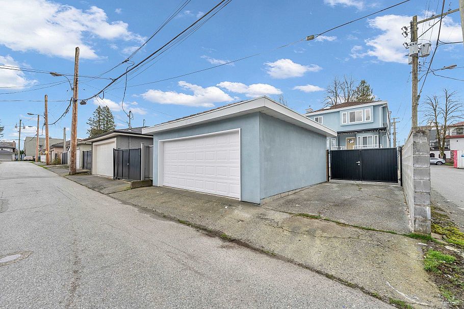 719 E 27th Avenue Vancouver, BC - 37