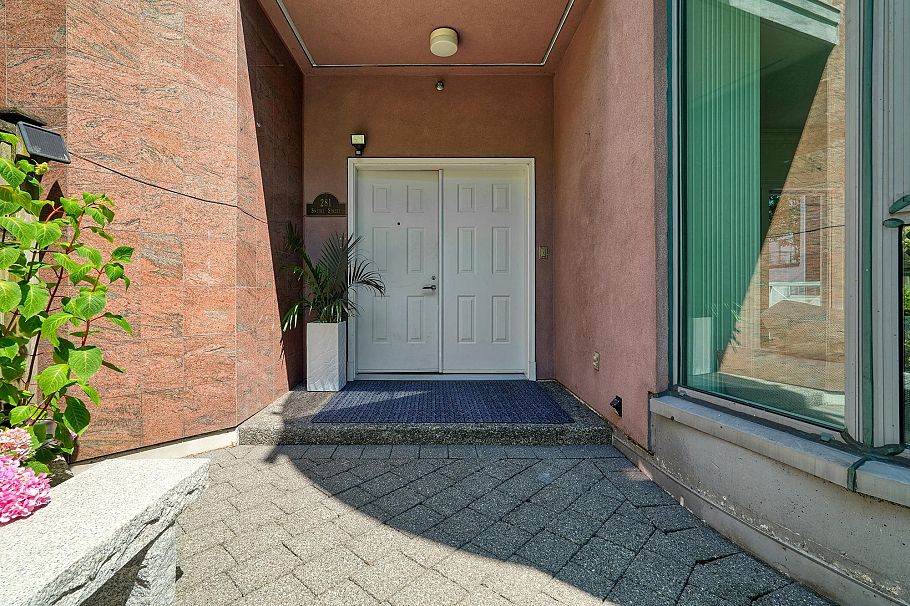 281 Smithe Street Vancouver, BC - 36